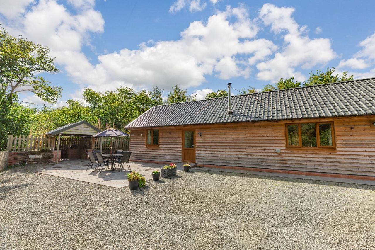 Ploony Hill Lodge Bleddfa Exterior photo